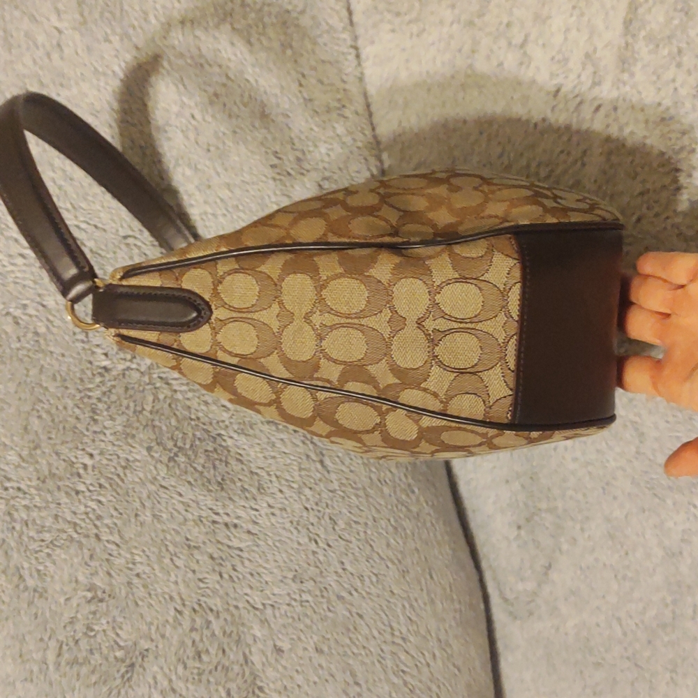 COACH Outline Signature Hobo EUC!! [FINAL PRICE] - Picture 7 of 13